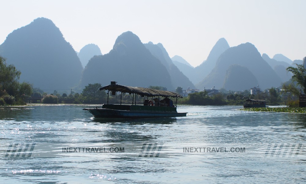 Cruise along the Picturesque Yulong River