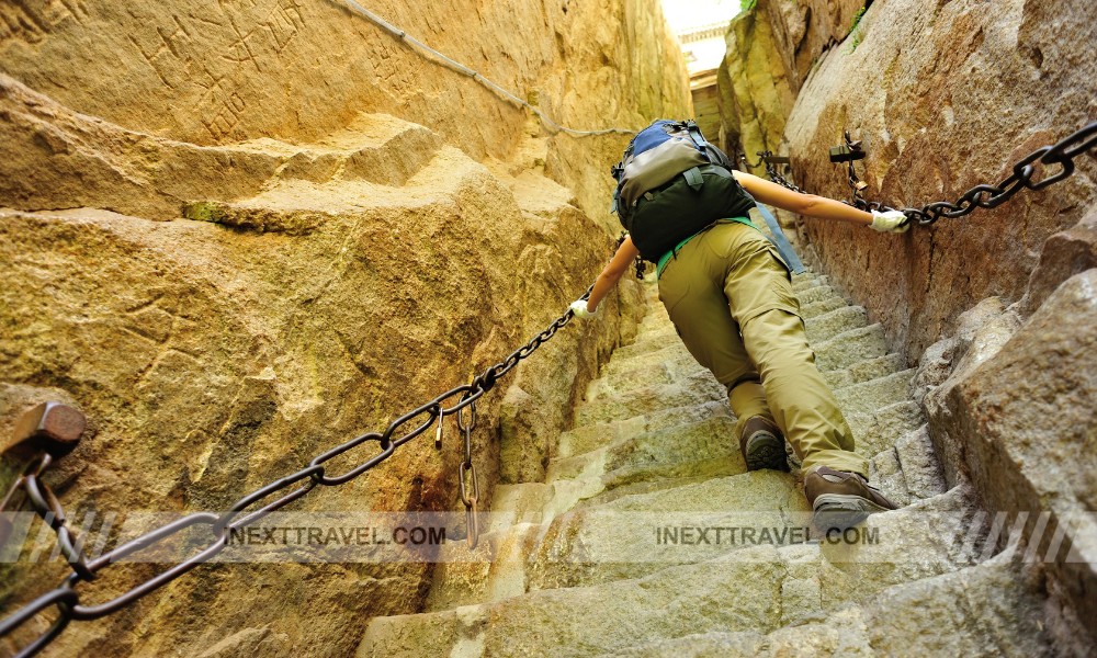 Hike Up Mount Hua (Huashan)