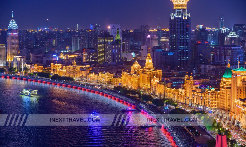 Stroll Along the Iconic Bund