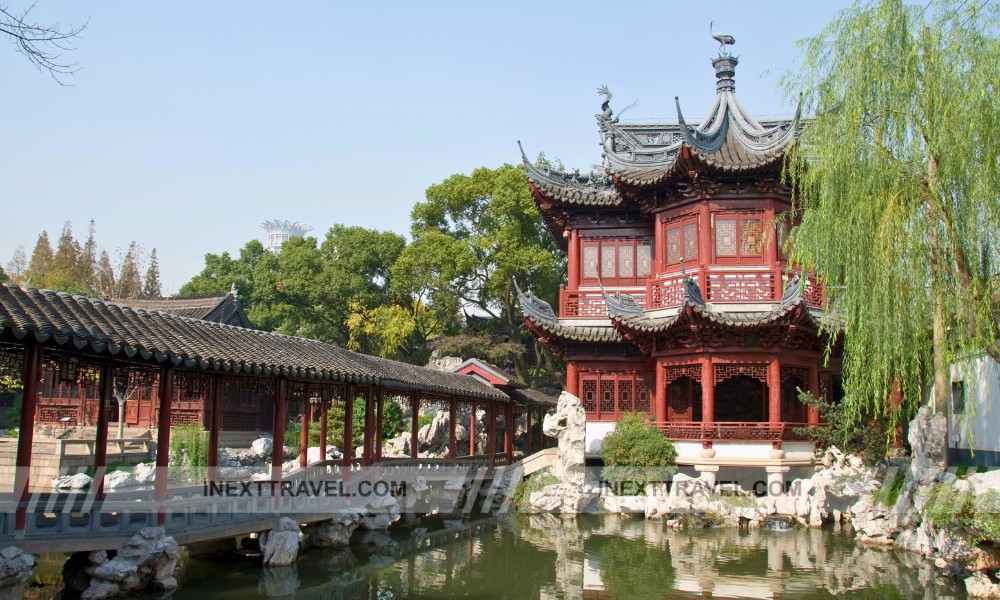 Stroll Through the Enchanting Yu Garden